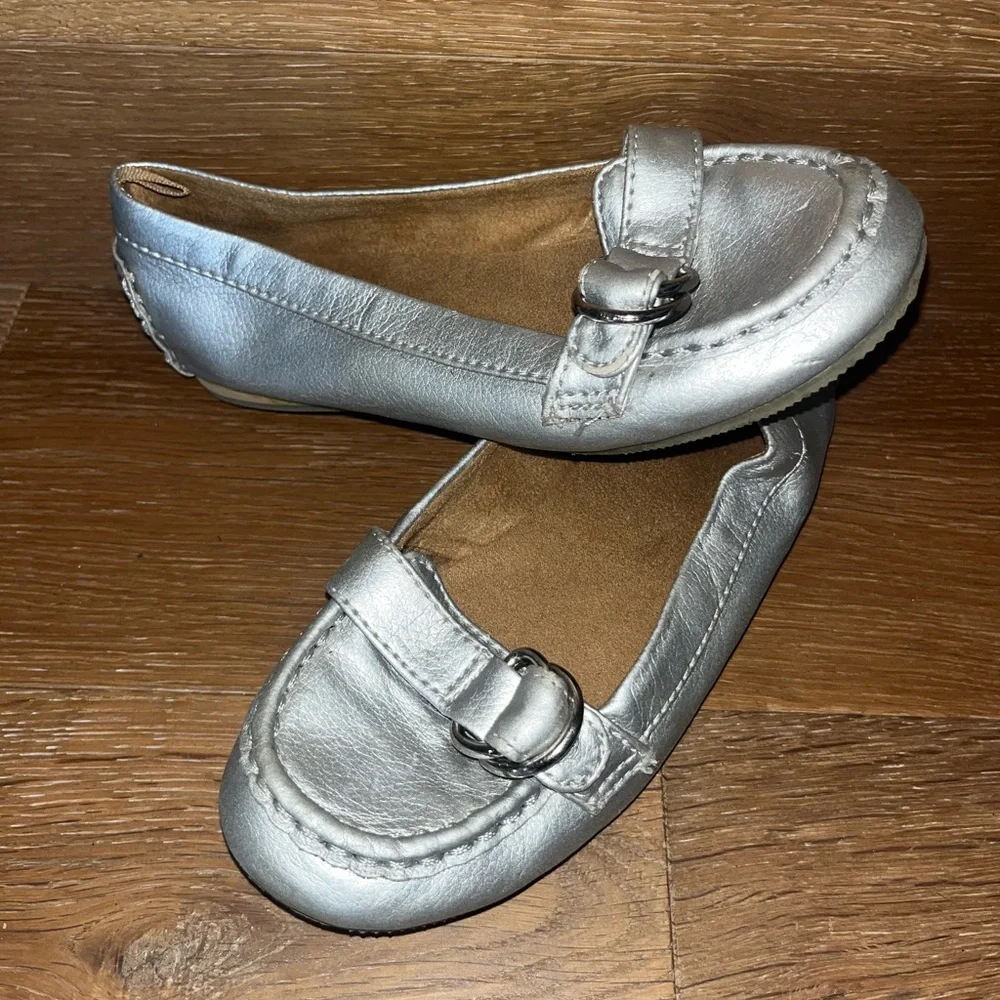 GAP Kids Silver Loafers buckle 1 girls
